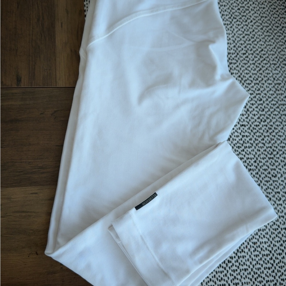 Mondetta Classic White Fabric
